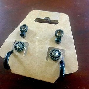Post Earring Set